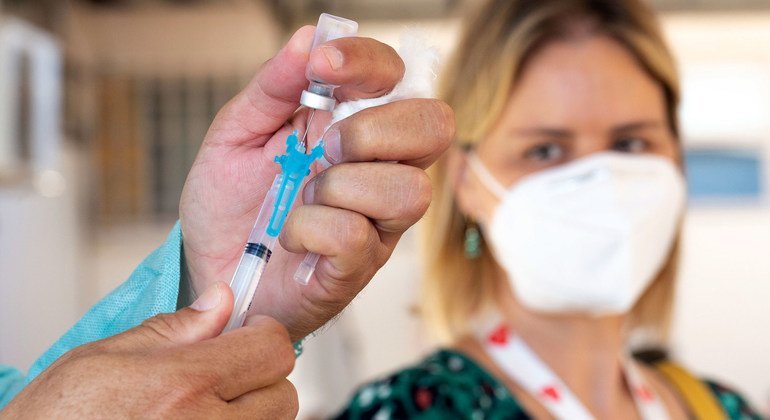 Vaccins contre la Covid-19 : « Le monde ne les a pas bien utilisés », déplore l’OMS